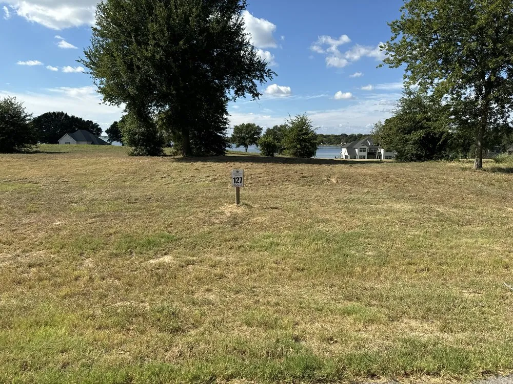 Trusted residential landscaping for residential properties across Kemp, TX - Greg’s Custom Mowing