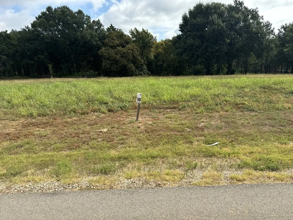 Professional landscaping services for beautiful yards across Kemp, TX - Greg’s Custom Mowing