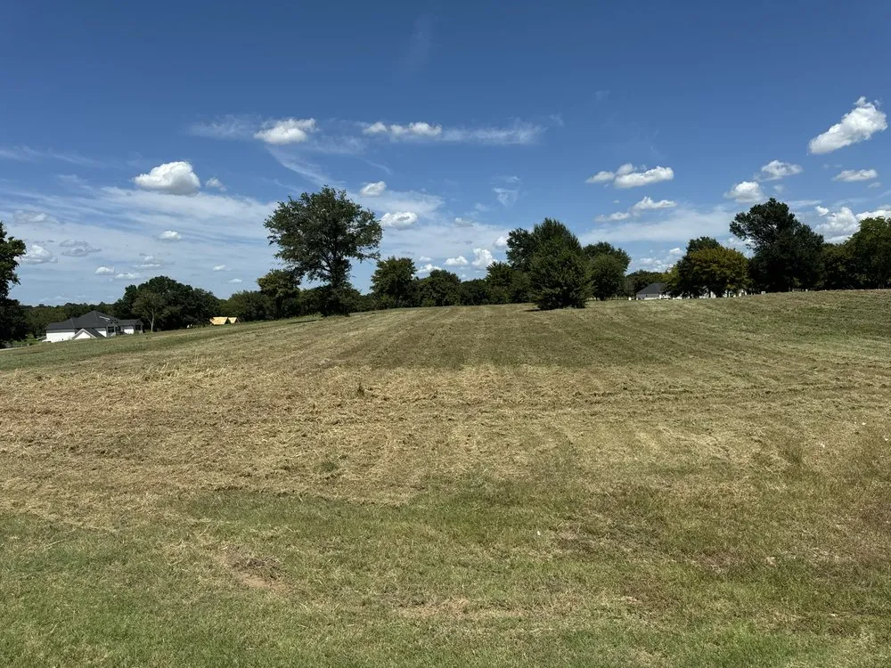 Top-rated landscape installation for residential properties in Kemp, TX by Greg’s Custom Mowing