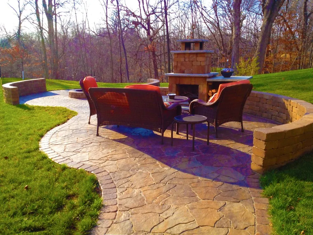 Custom landscape installation experts serving Cedar Rapids, IA - Greg's Lawn & Landscaping