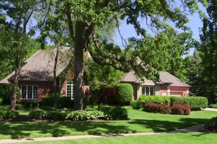 Professional landscaping services for residential properties in Yorkville, IL by Grenlend Lawn Service