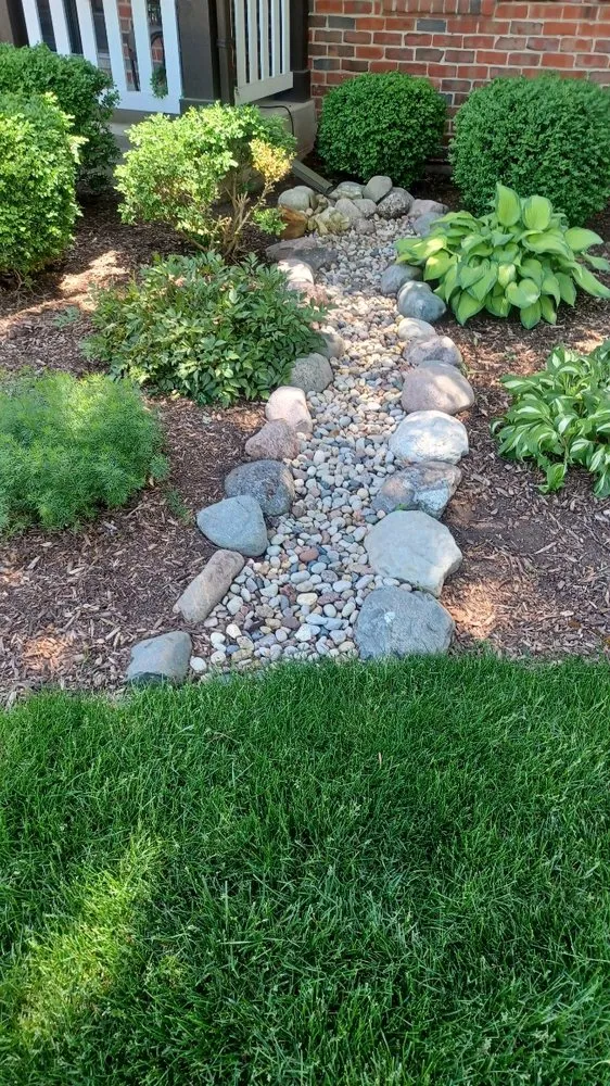 Local yard cleanup service for residential properties in Yorkville, IL by Grenlend Lawn Service