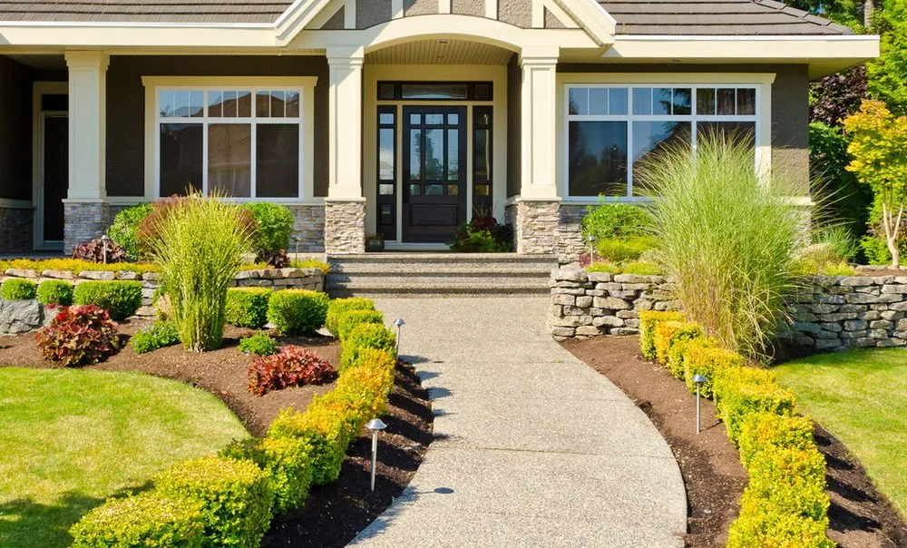 Expert garden landscaping for beautiful yards in Hawaiian Gardens, CA by Grey4Green