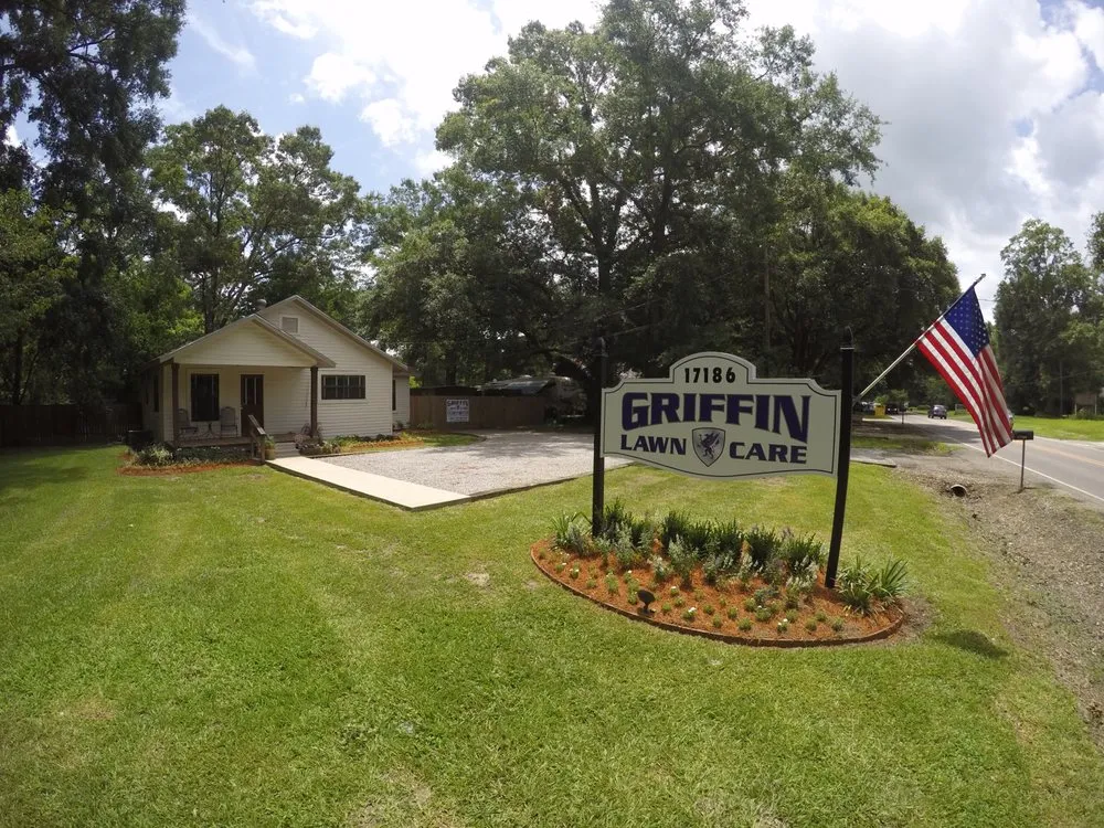 Expert yard cleanup service for homes in Prairieville, LA by Griffin Lawn Care