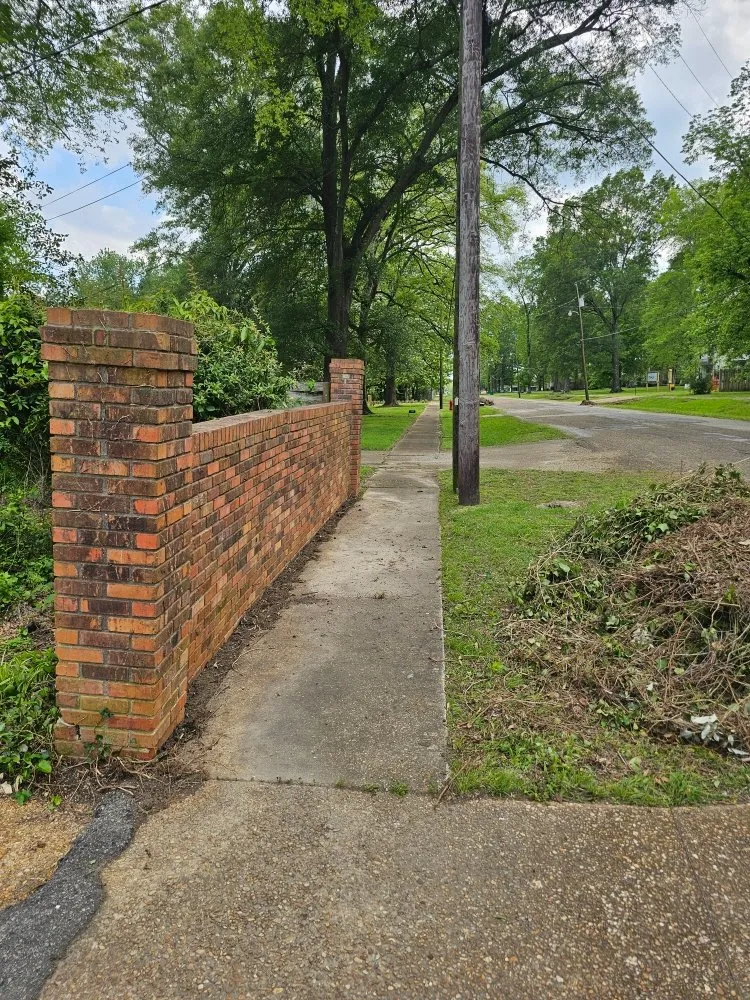 Trusted lawn care service experts serving Tupelo, MS - Griffin Lawn Care