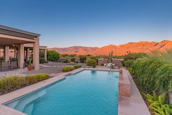 Griffin's Landscaping & Construction Logo