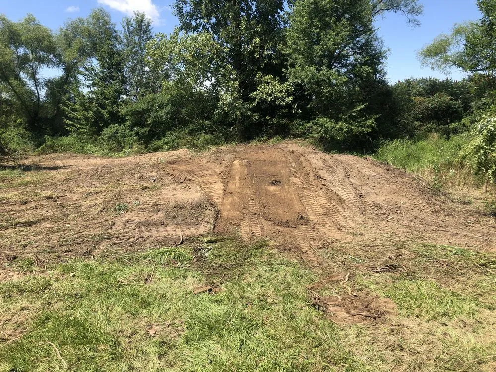 Expert outdoor landscaping in Fairlawn, OH - Grind & Go