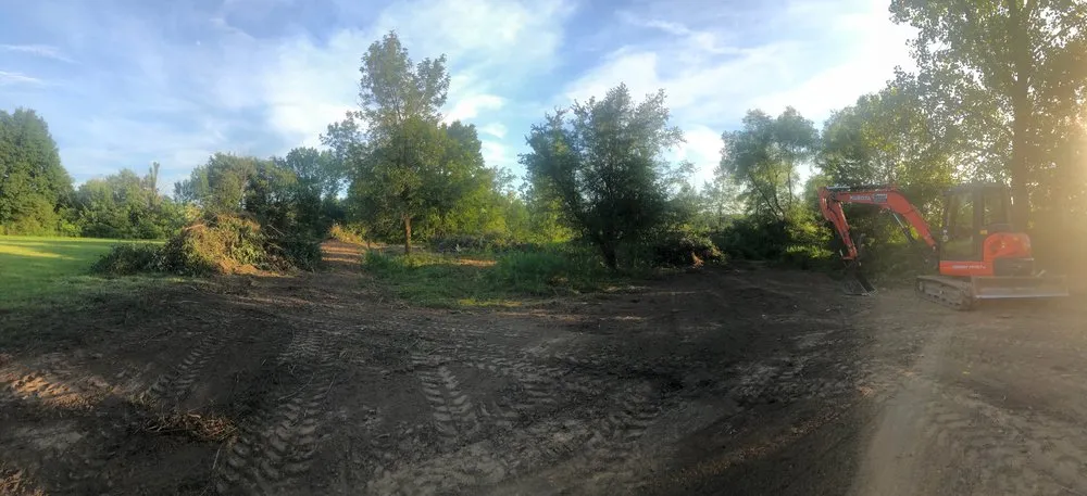 Expert residential landscaping in Fairlawn, OH by Grind & Go