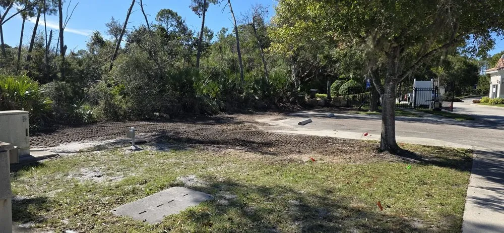 Top-rated yard cleanup service for residential properties in Bunnell, FL by Grindstone Tree Service and Land Worx