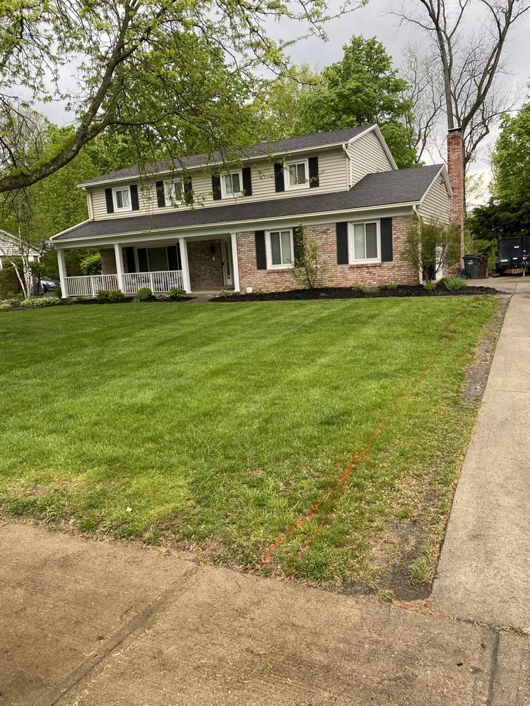 Custom yard cleanup service in Cincinnati, OH by Grizscapes
