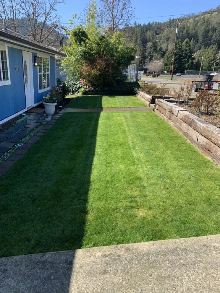 Local lawn care service with custom design across Myrtle Creek, OR - Grizzle’s Landscaping