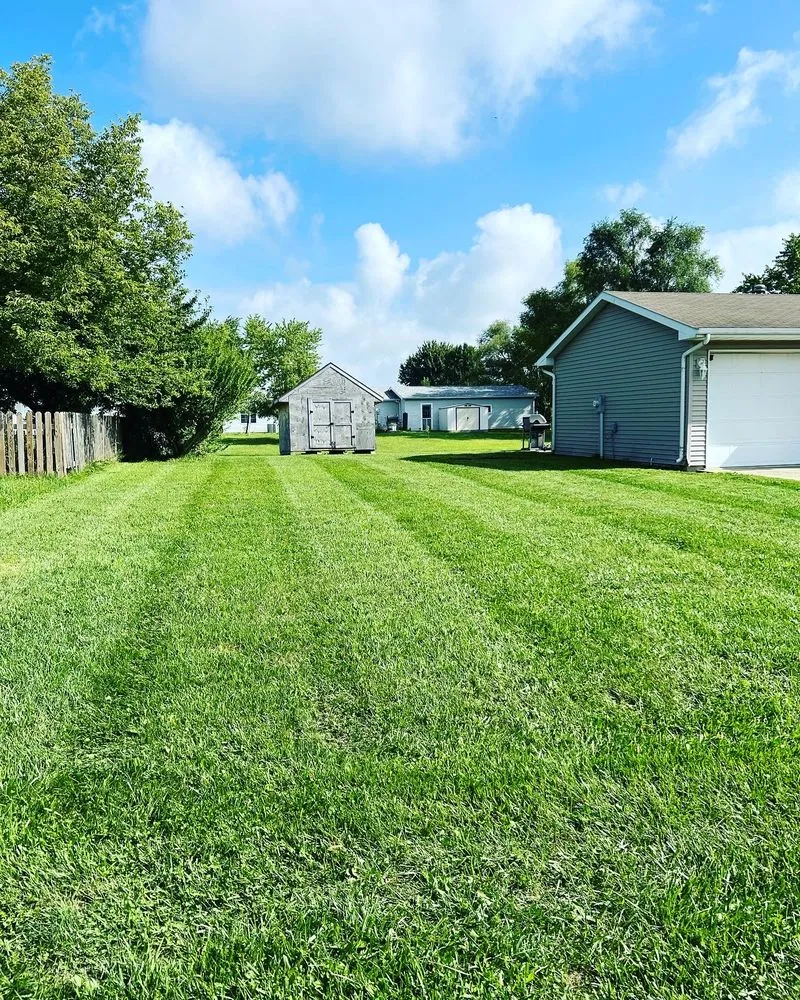 Trusted yard maintenance in Mahomet, IL by Grizzly Lawn Care