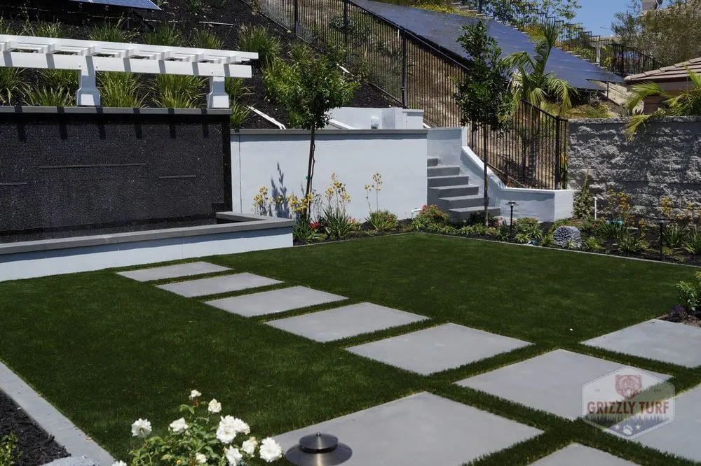 Top-rated lawn mowing service experts serving Orange, CA - Grizzly Outdoor