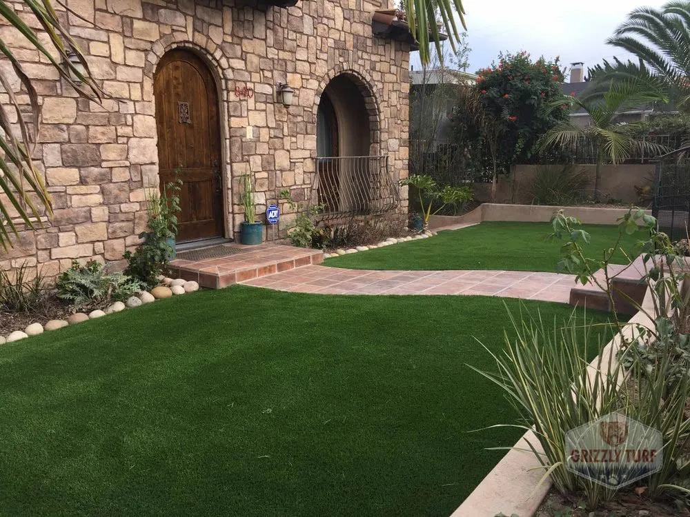 Expert lawn mowing service experts serving Orange, CA - Grizzly Outdoor