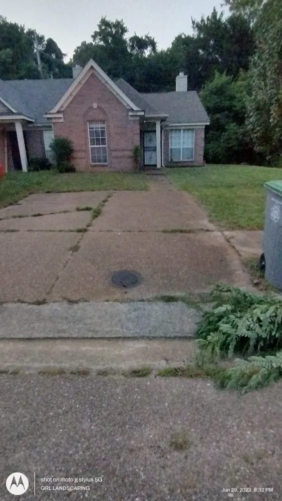 Custom landscape design near you in Bartlett, TN by GRL Landscaping