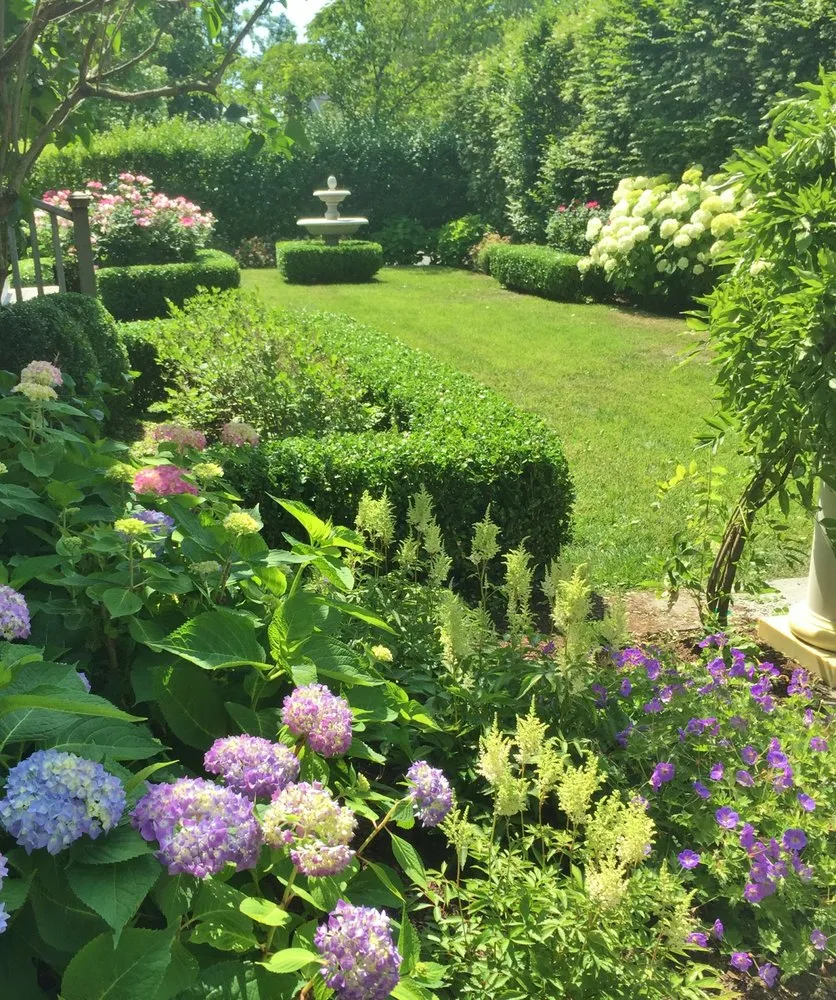 Top-rated yard cleanup service for homes in Old Greenwich, CT by Gro Pro Landscape
