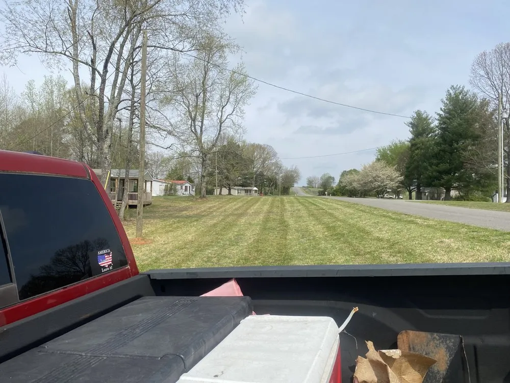Expert yard maintenance in Kelso, TN by Groce Lawn Care