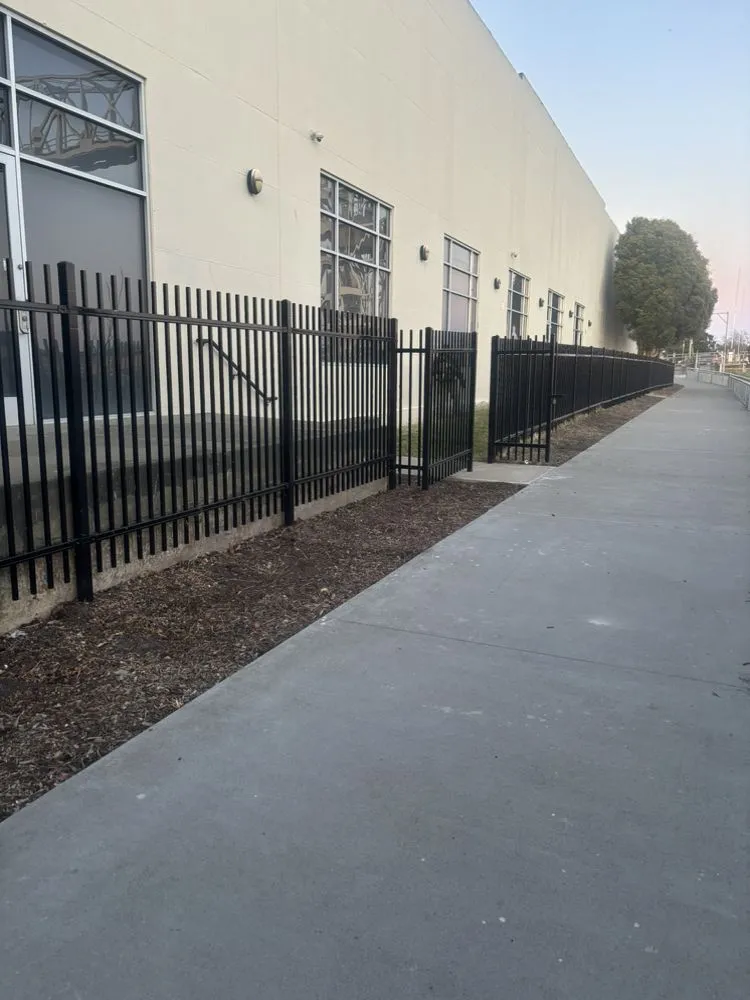 Reliable lawn mowing service experts serving Oakland, CA - Grooting your Garden Landscaping