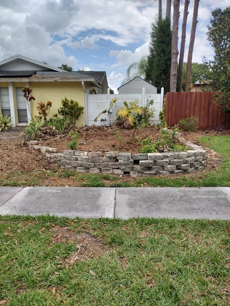 Reliable lawn mowing service with custom design across Tampa, FL - GROOVIE TREE AND LANDSCAPING SERVICES