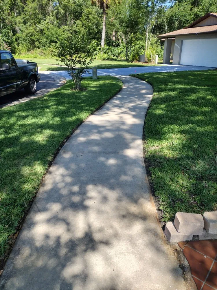 Top-rated garden landscaping with custom design across Tampa, FL - GROOVIE TREE AND LANDSCAPING SERVICES