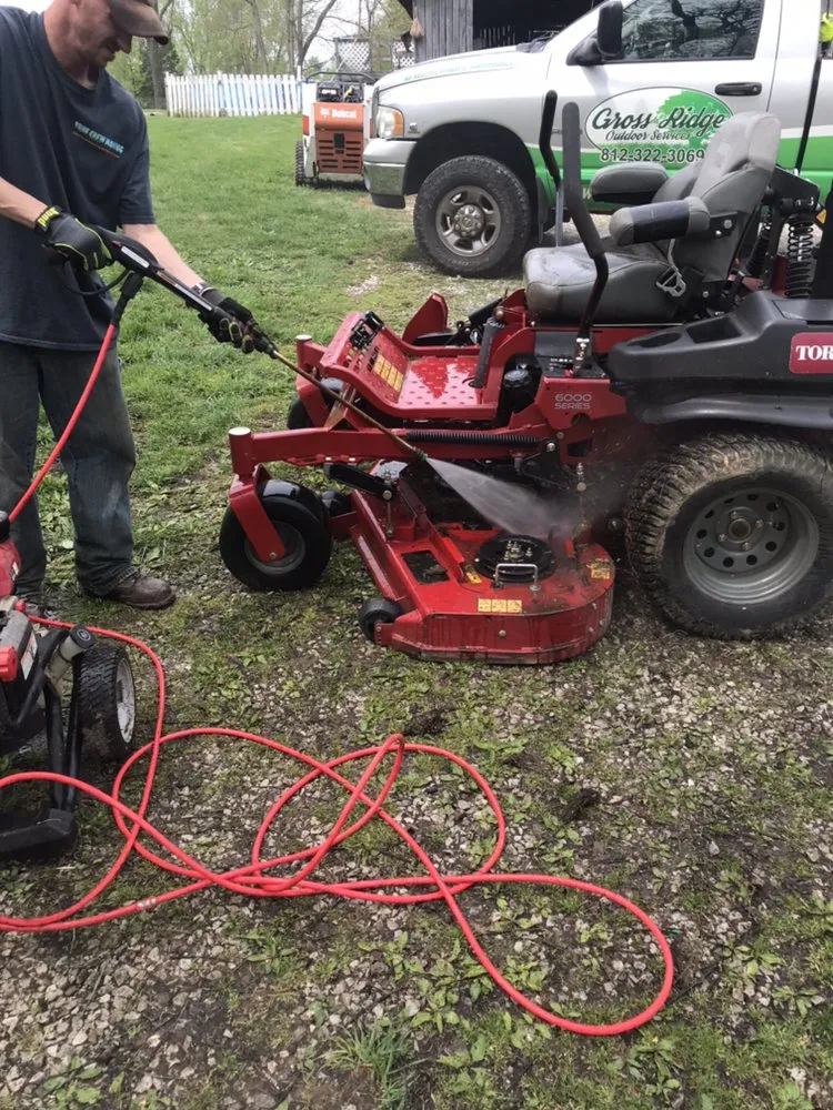 Local lawn mowing service experts serving Bloomington, IN - Gross Ridge Outdoor Services