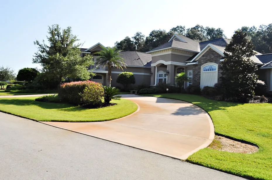 Expert lawn mowing service in Newberry, FL - Ground Control