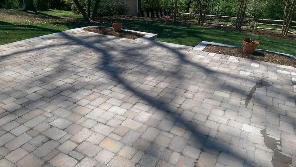 Professional yard maintenance in Charlotte, NC by Ground Control of Carolinas