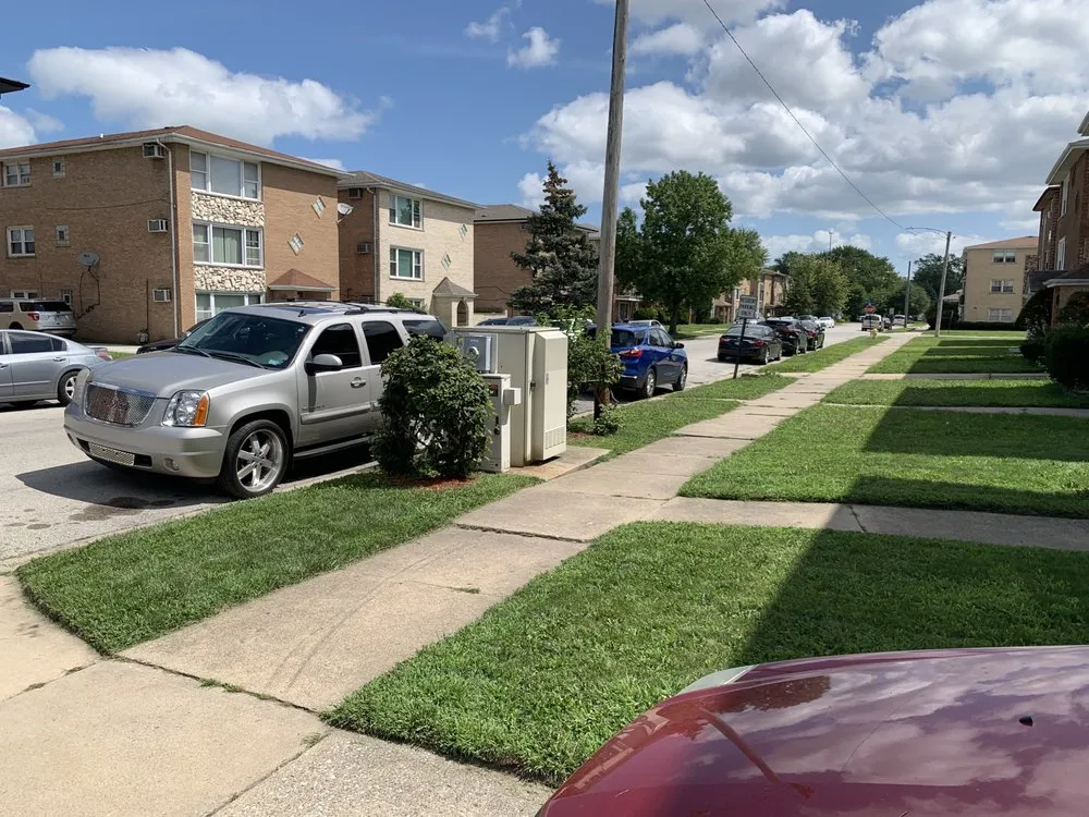 Top-rated lawn care service for beautiful yards across Chicago, IL - Ground Godz