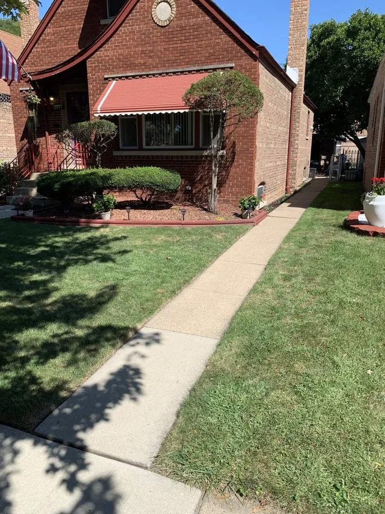 Custom yard maintenance in Chicago, IL - Ground Godz