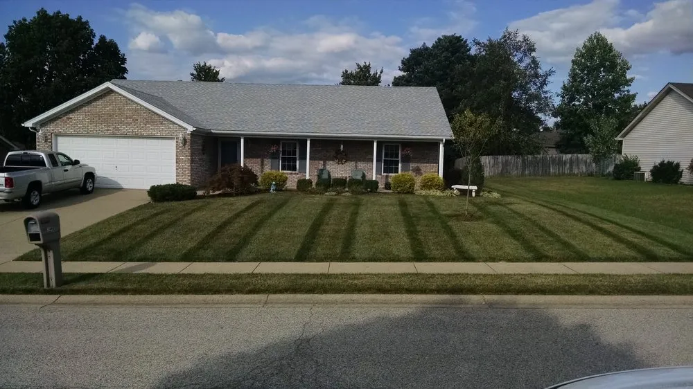 Expert lawn care service experts serving Louisville, KY - Ground Hoggin Lawn Service