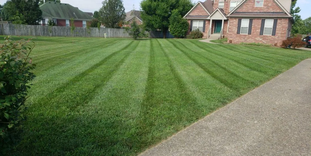 Professional garden landscaping in Louisville, KY - Ground Hoggin Lawn Service