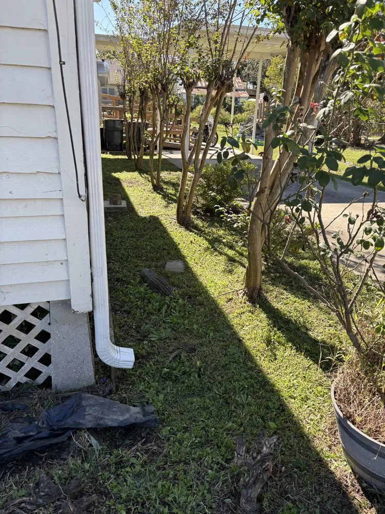 Reliable lawn mowing service with custom design across Thibodaux, LA - Ground Level Maintenance