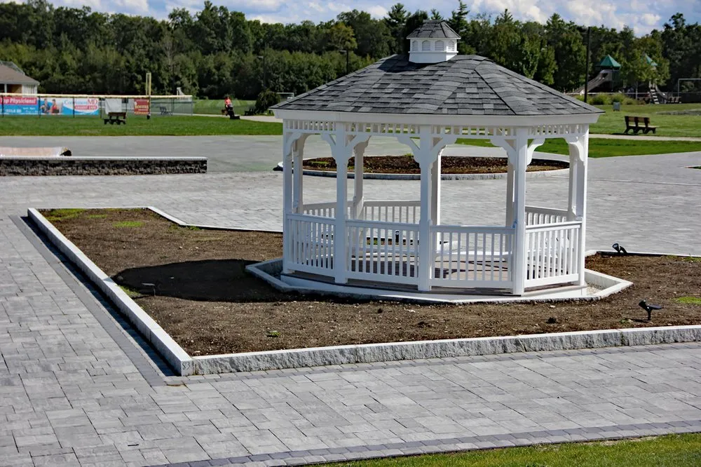 Affordable garden landscaping experts serving Derry, NH - Groundhog Landscaping