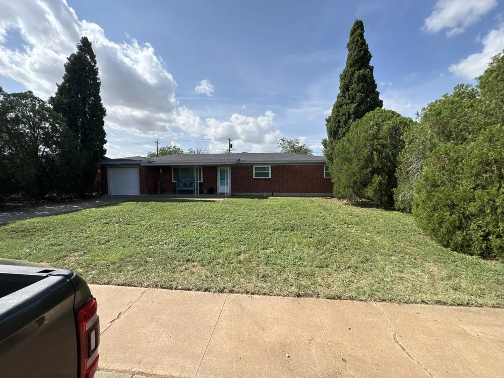 Professional yard maintenance for homes across Midland, TX - Grounds maintenance wizards