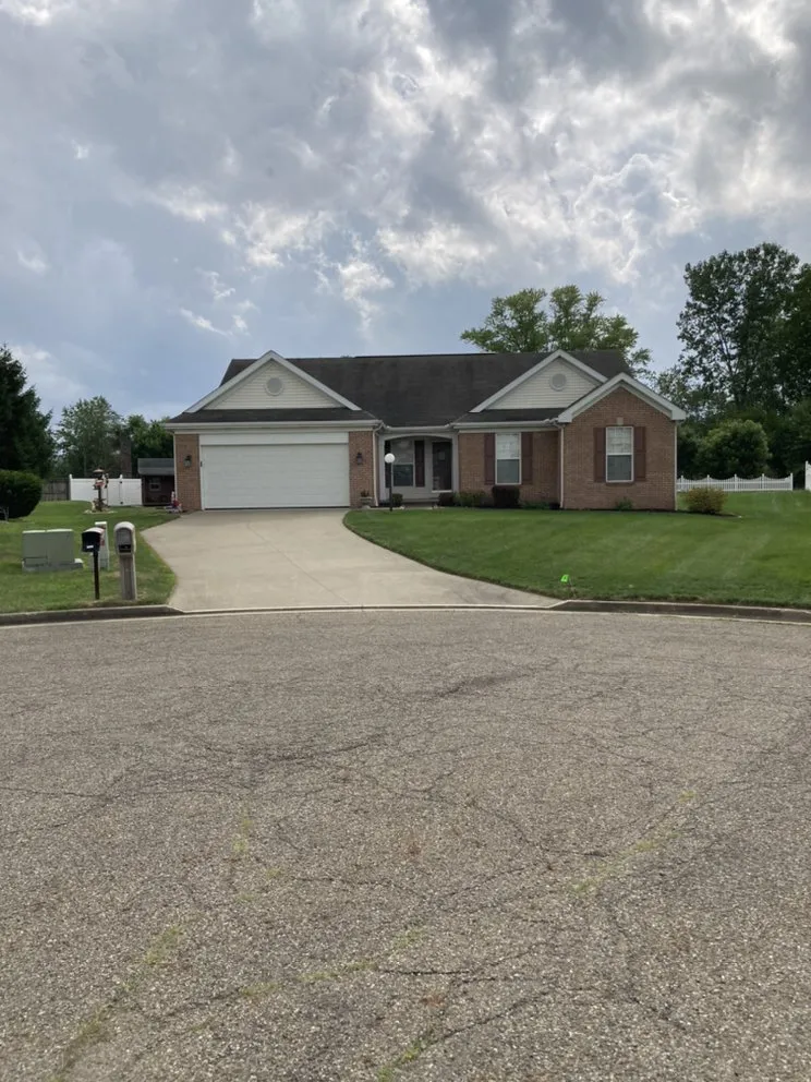 Reliable lawn mowing service in Canton, OH by Groundscare