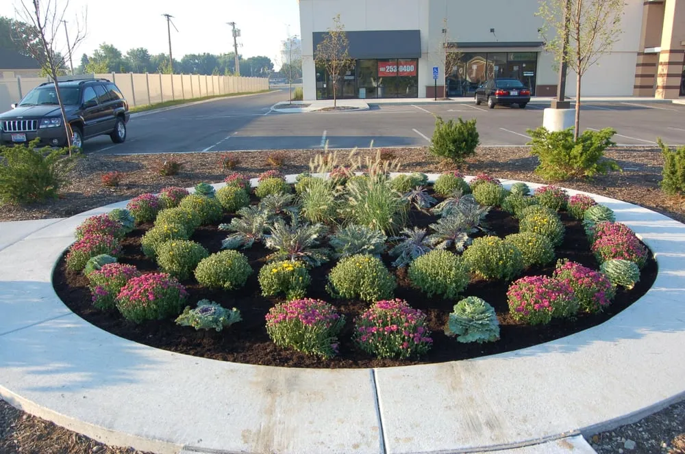 Top-rated garden landscaping in Dayton, OH by Groundskeeper