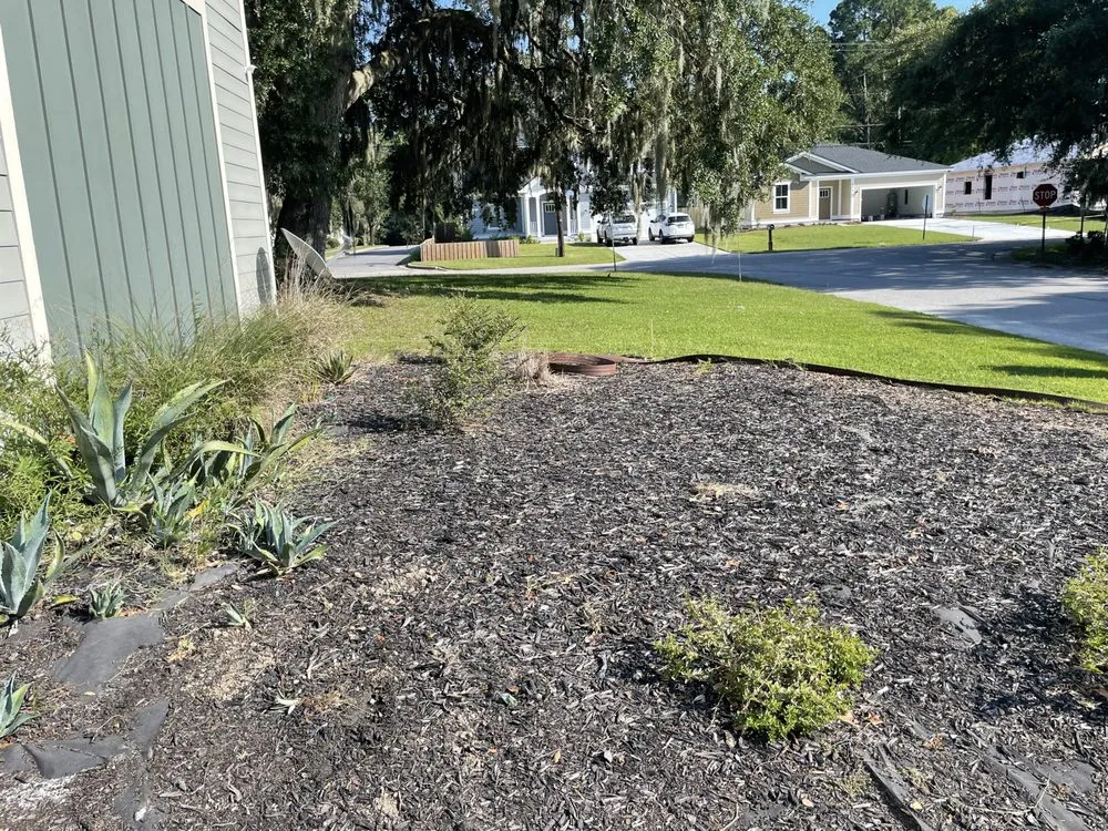 Reliable yard cleanup service experts serving Summerville, SC - Groundsmen