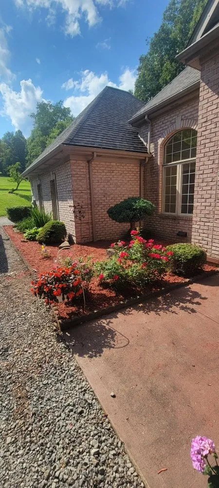 Affordable outdoor landscaping in Ellwood City, PA by GroundWorx