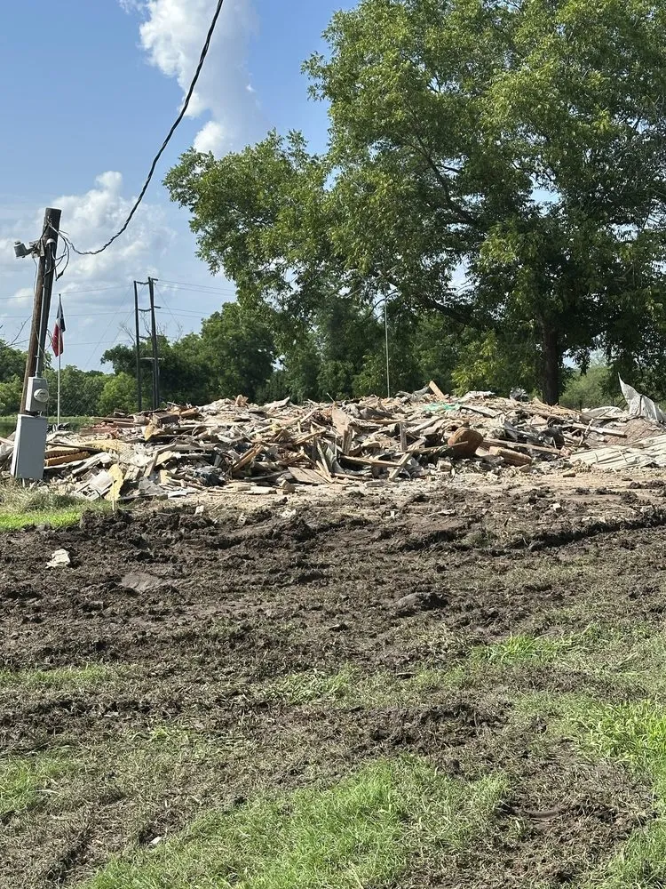 Custom yard cleanup service in Corsicana, TX by GroundWorx Services