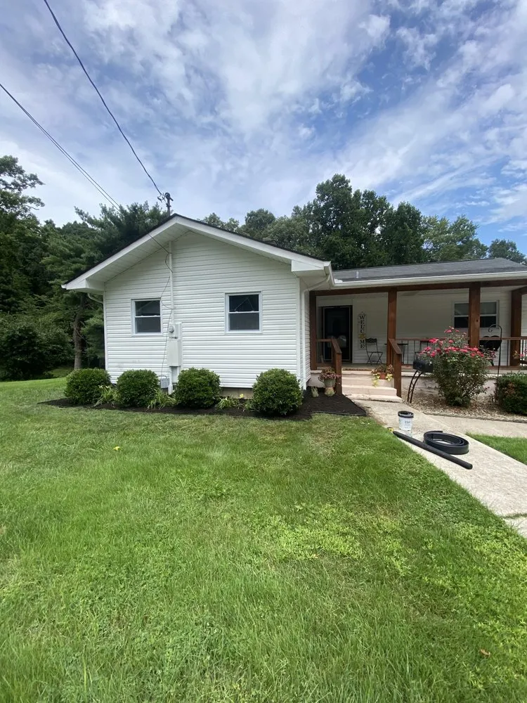 Local lawn mowing service experts serving Knoxville, TN - Grove 31 Lawn Care and Landscaping