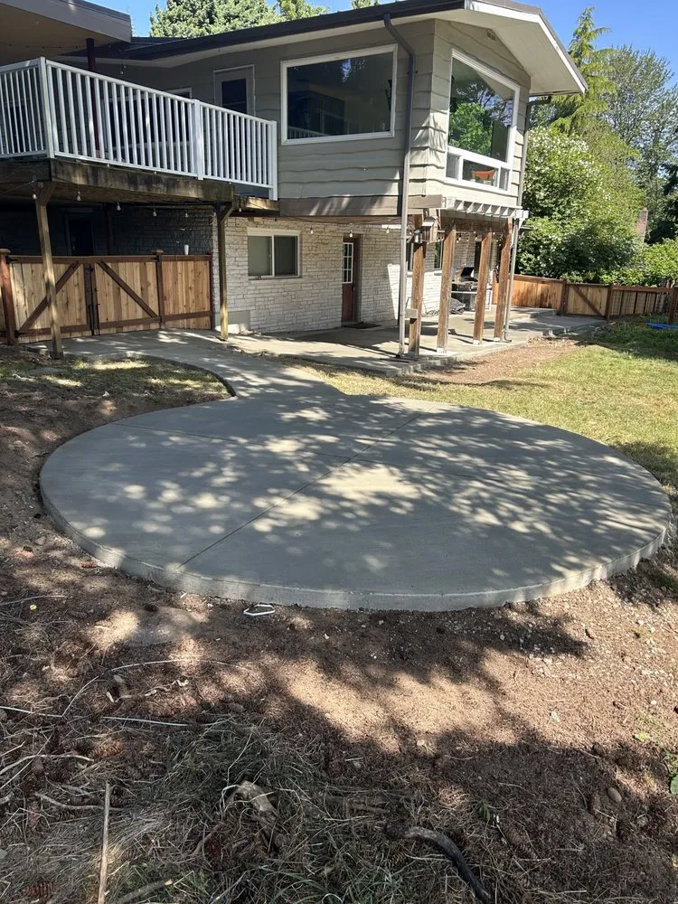 Custom yard cleanup service in Seattle, WA by Groview Landscaping