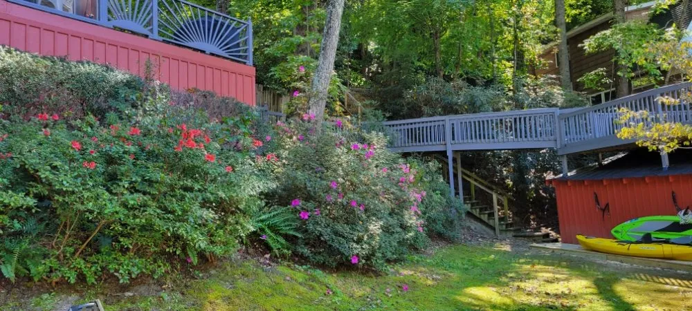 Reliable outdoor landscaping for beautiful yards in Hendersonville, NC by Grow -N- Mow