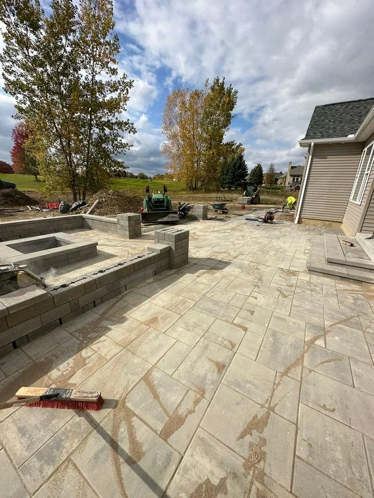 Local landscaping services experts serving Hazel Park, MI - Grow Earth