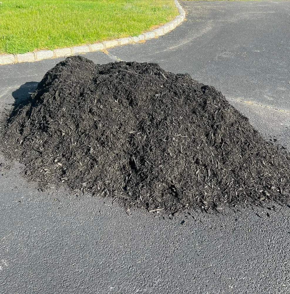 Top-rated lawn mowing service experts serving West Islip, NY - Growin Green Landscape