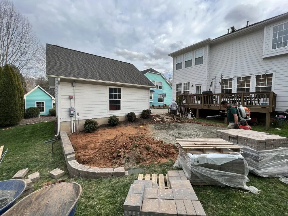 Professional landscaping services experts serving Mooresville, NC - Growing Green