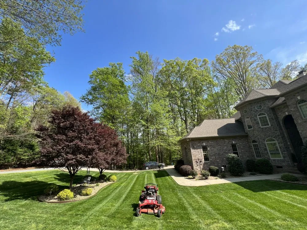 Affordable lawn care service experts serving Mooresville, NC - Growing Green