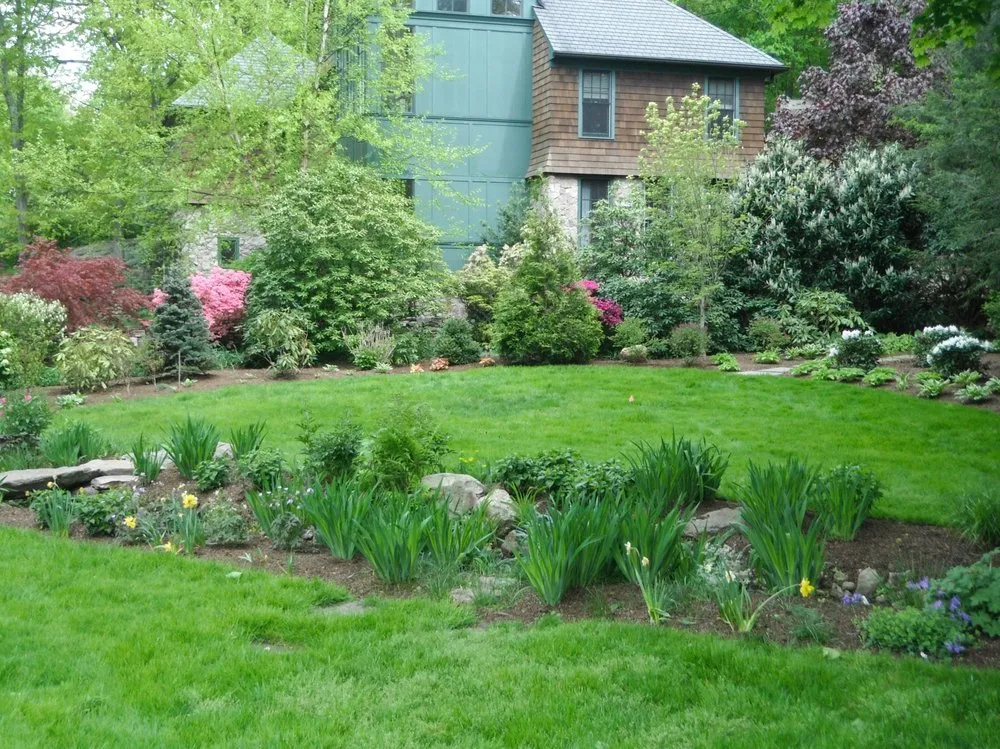 Expert landscaping services experts serving Ridgefield, CT - Growing Solutions