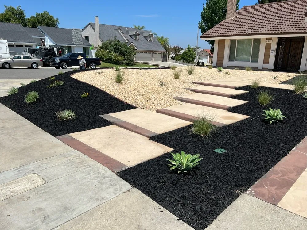 Professional lawn care service experts serving Tustin, CA - Growscapes