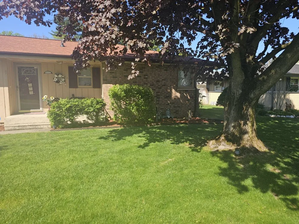 Top-rated garden landscaping for beautiful yards in Granger, IN by G's Plowing