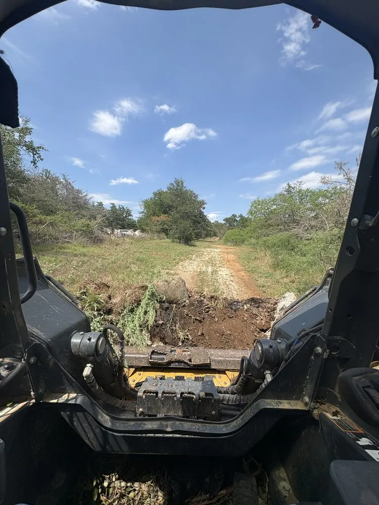 Top-rated lawn care service for residential properties in Cedar Creek, TX by GT Landscaping